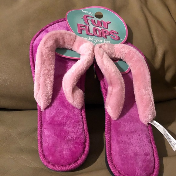 8 pairs of size 7 slippers - Picture 8 of 8